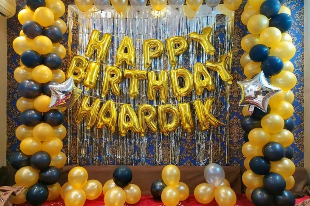 Elegant Black And Golden Garland Elegant Black And Golden Garland - Image 1